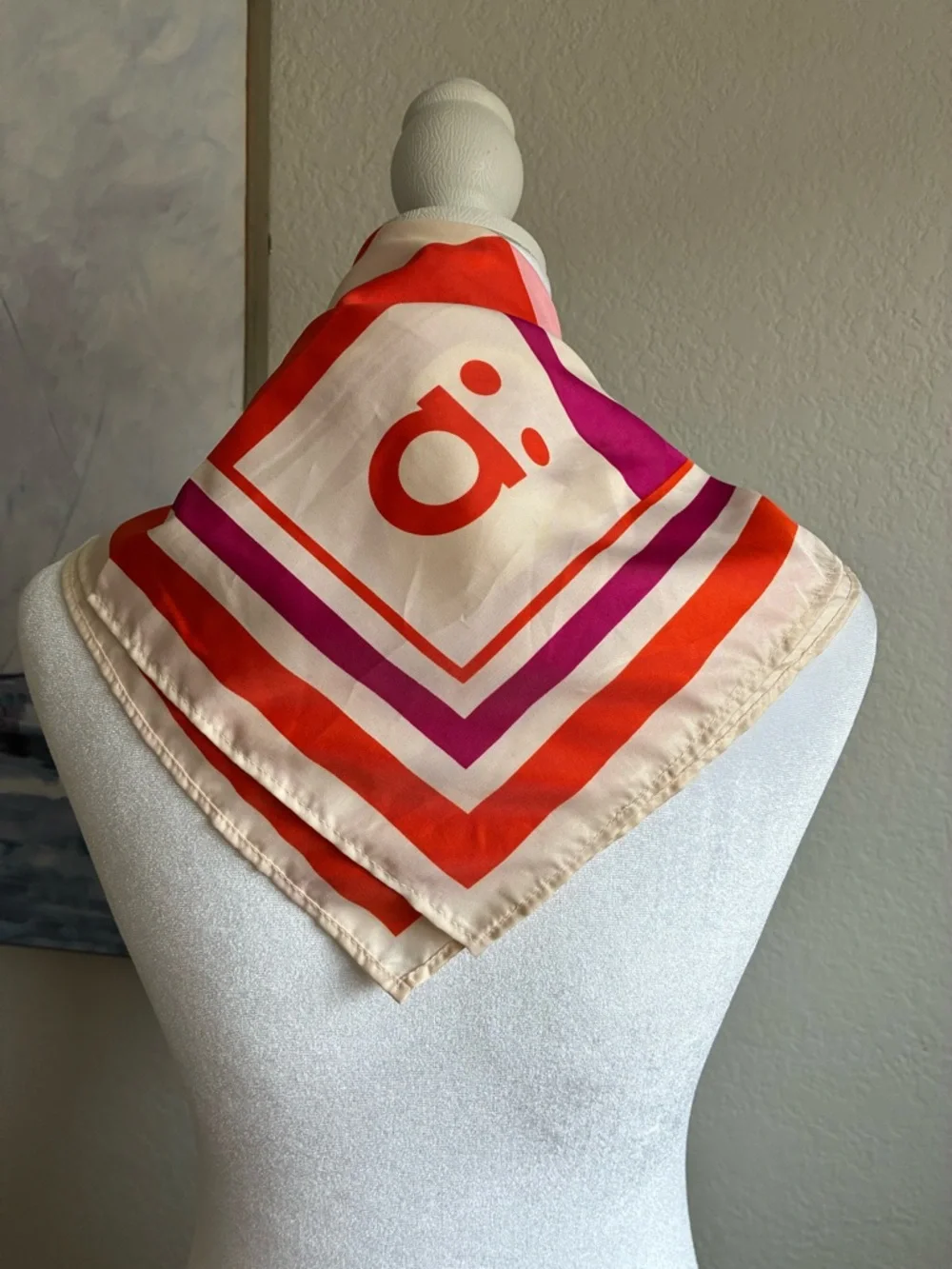 amika bold orange